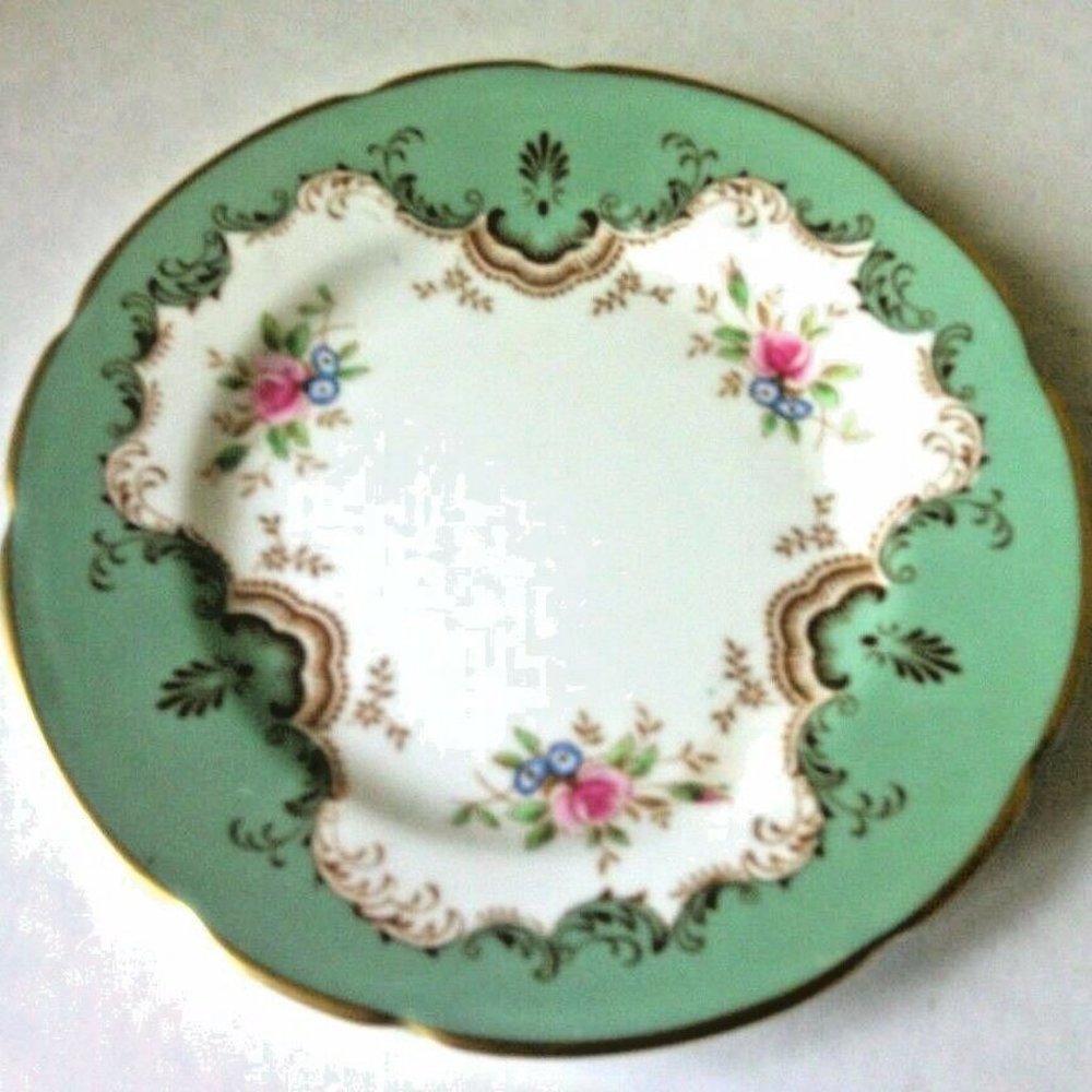 Elegant Floral Decorative Plate with Green and Gold Accents